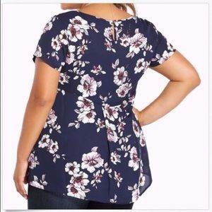 Torrid 3x Navy Floral Print Pleated Back Blouse